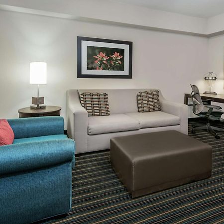 Hilton Garden Inn San Antonio/Rim Pass Drive Exterior photo