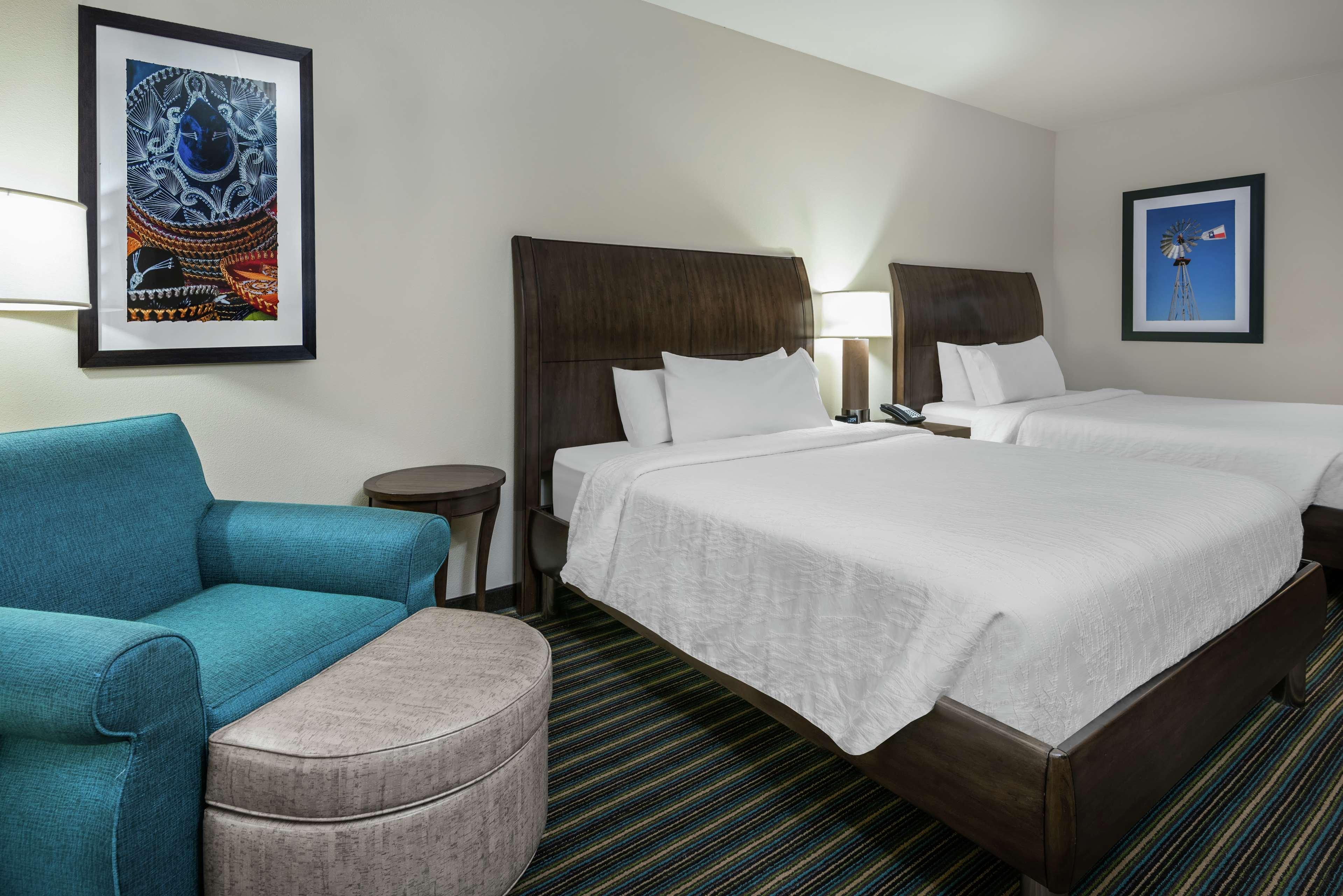 Hilton Garden Inn San Antonio/Rim Pass Drive Exterior photo