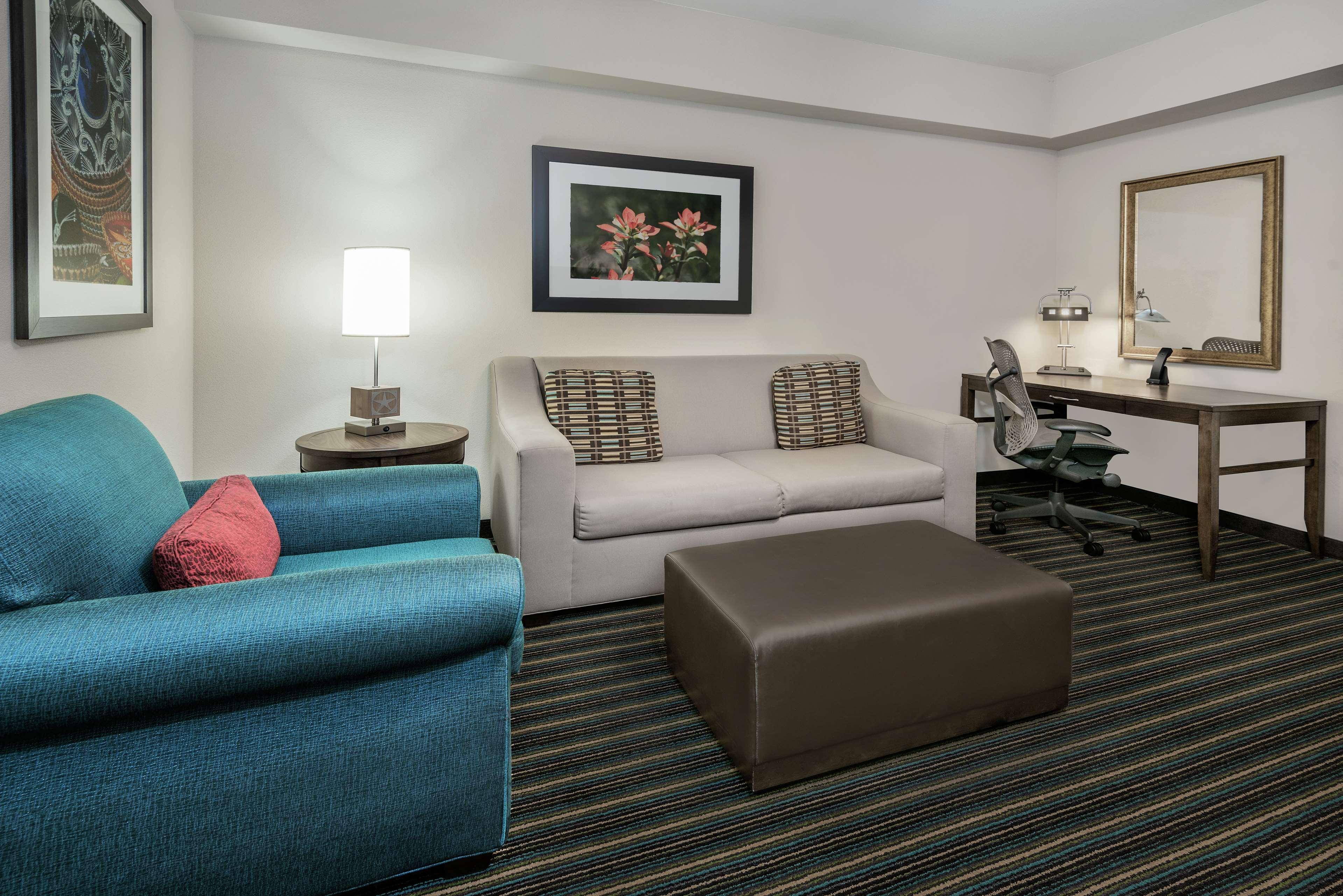 Hilton Garden Inn San Antonio/Rim Pass Drive Exterior photo