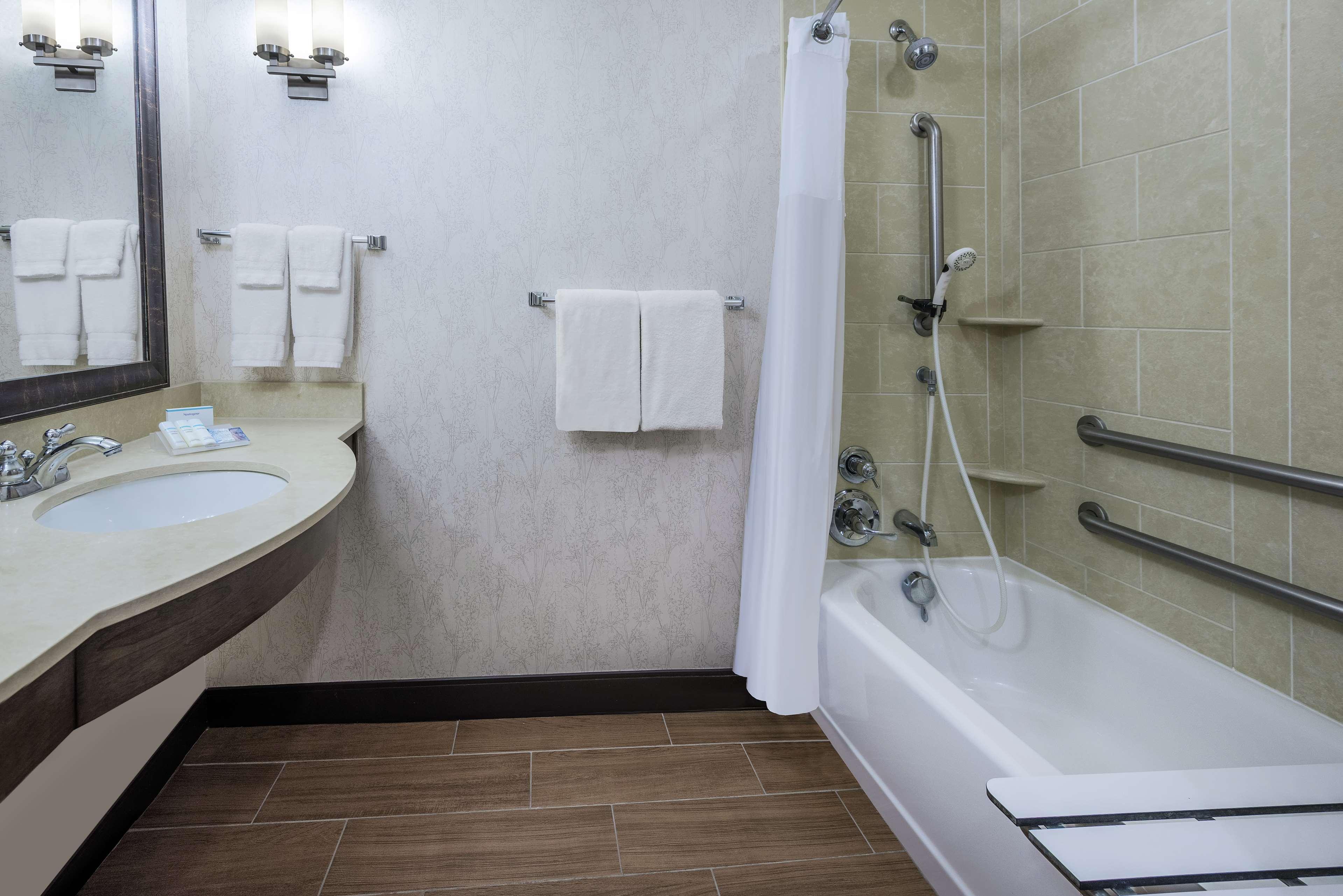 Hilton Garden Inn San Antonio/Rim Pass Drive Exterior photo
