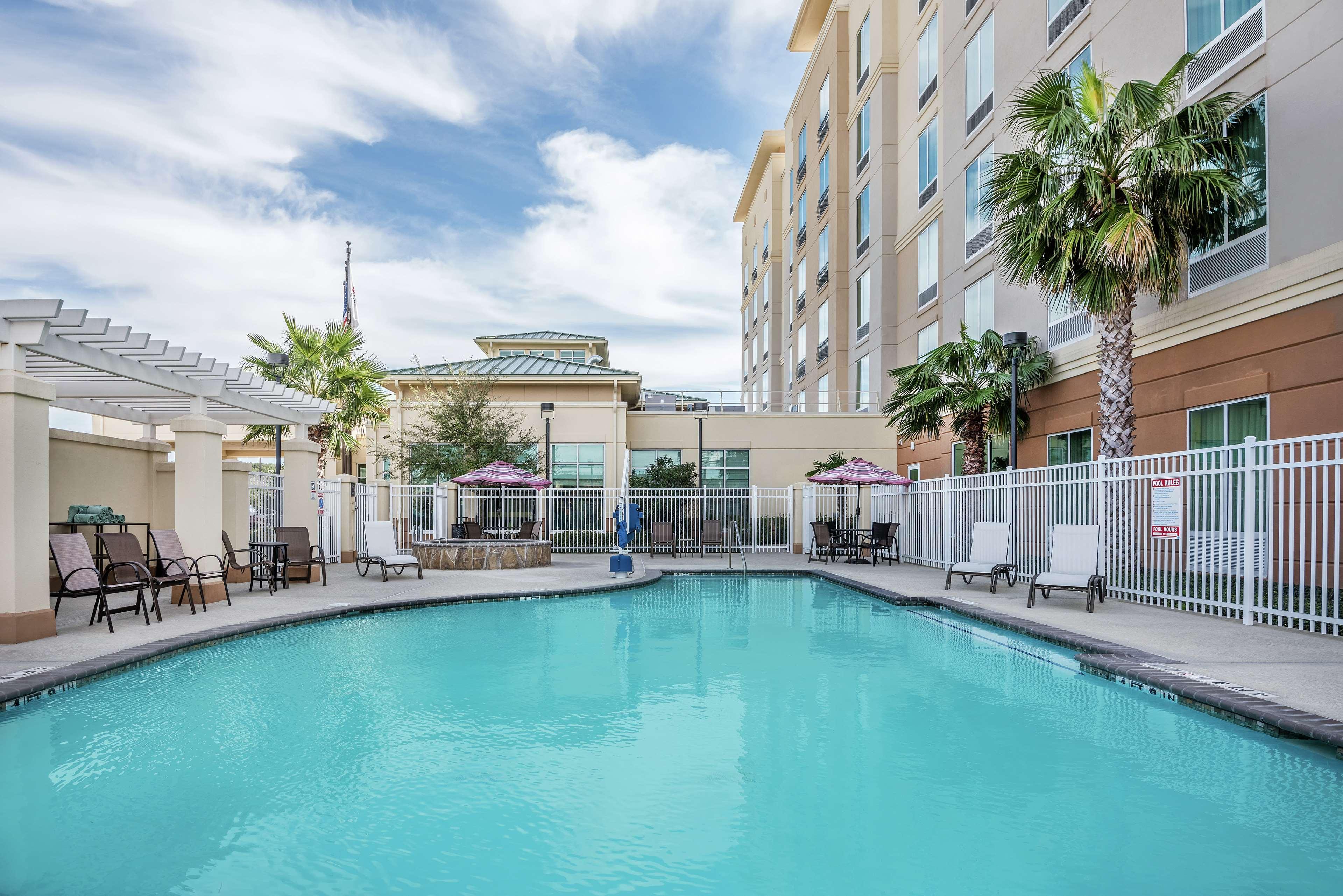 Hilton Garden Inn San Antonio/Rim Pass Drive Exterior photo