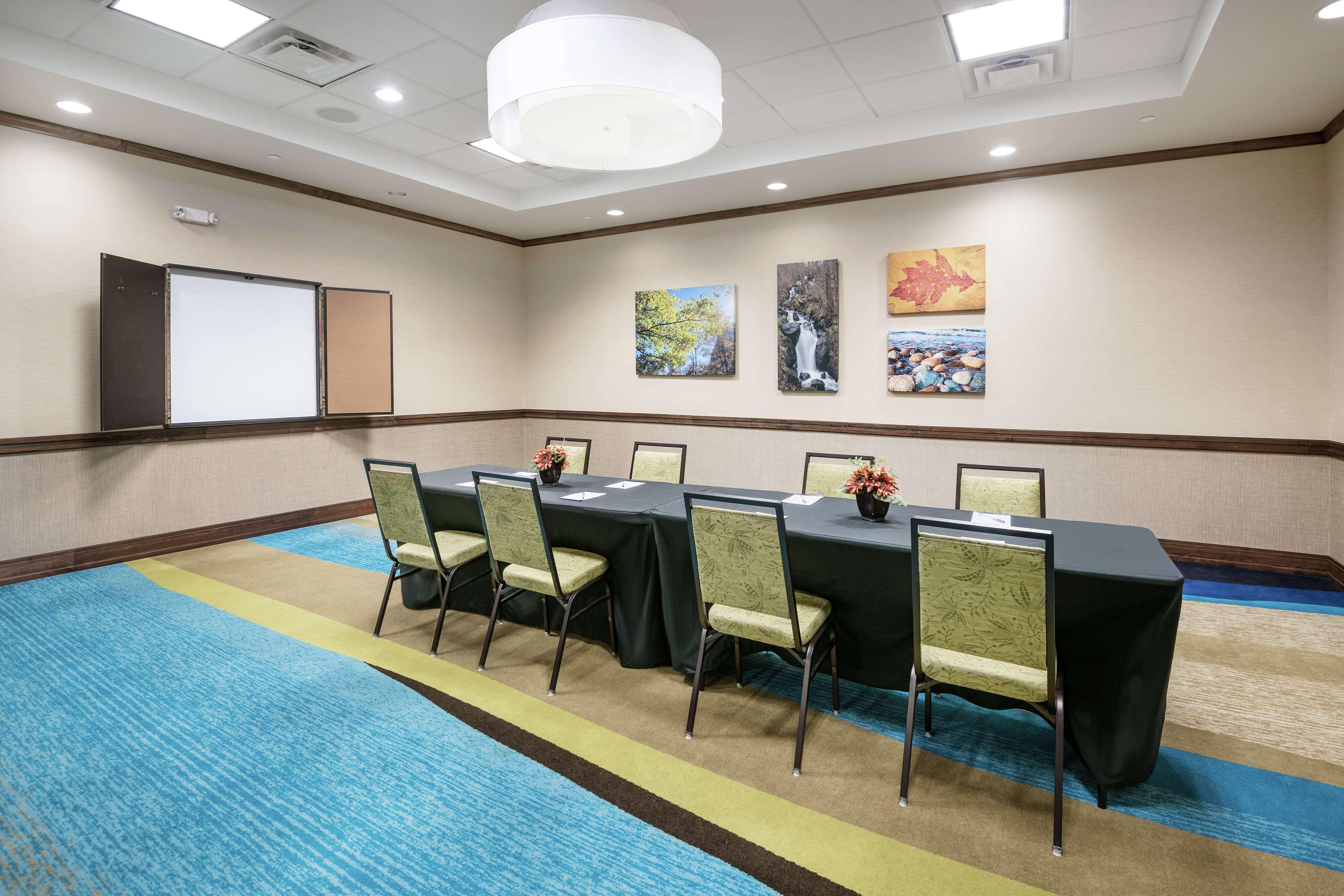 Hilton Garden Inn San Antonio/Rim Pass Drive Exterior photo