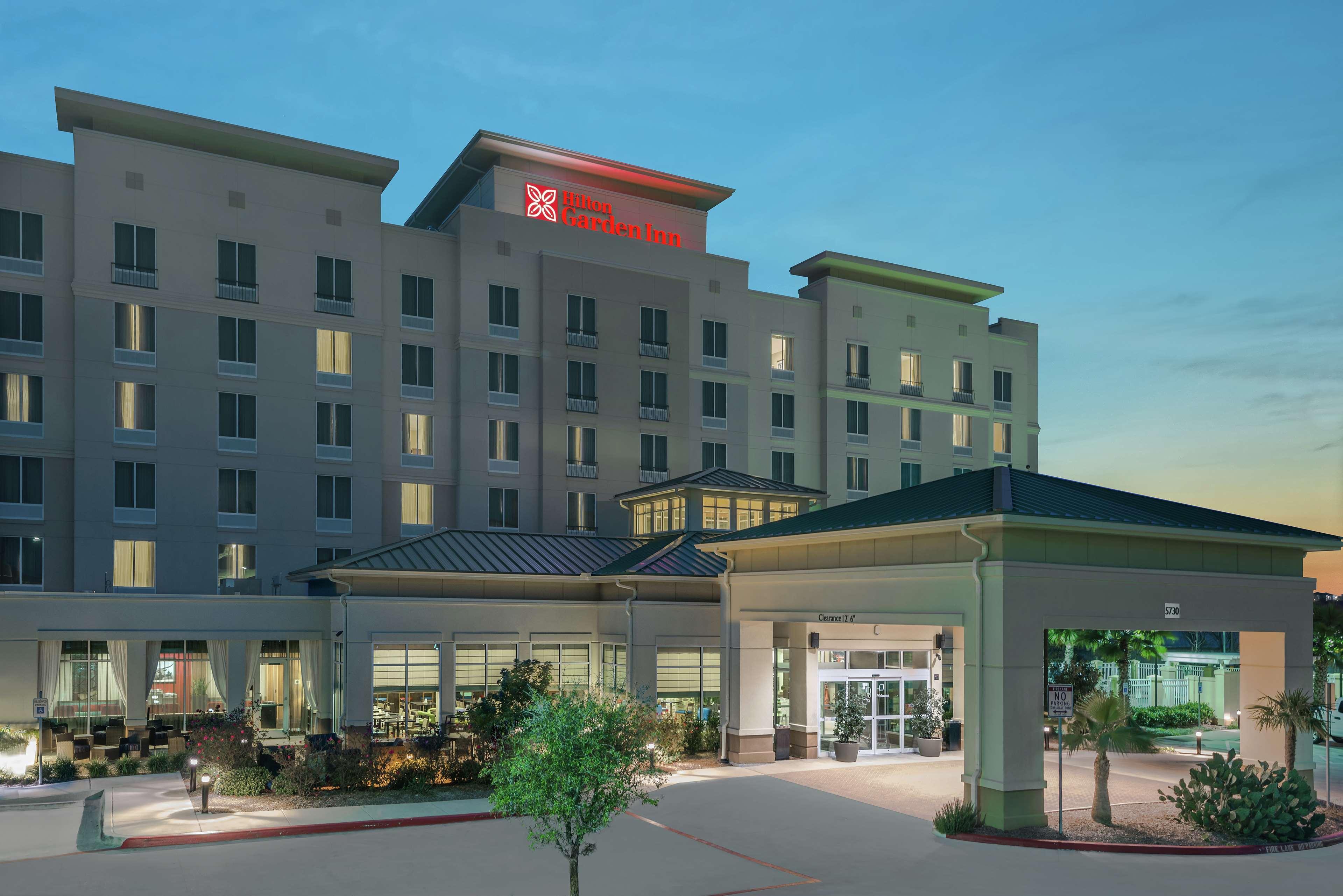 Hilton Garden Inn San Antonio/Rim Pass Drive Exterior photo