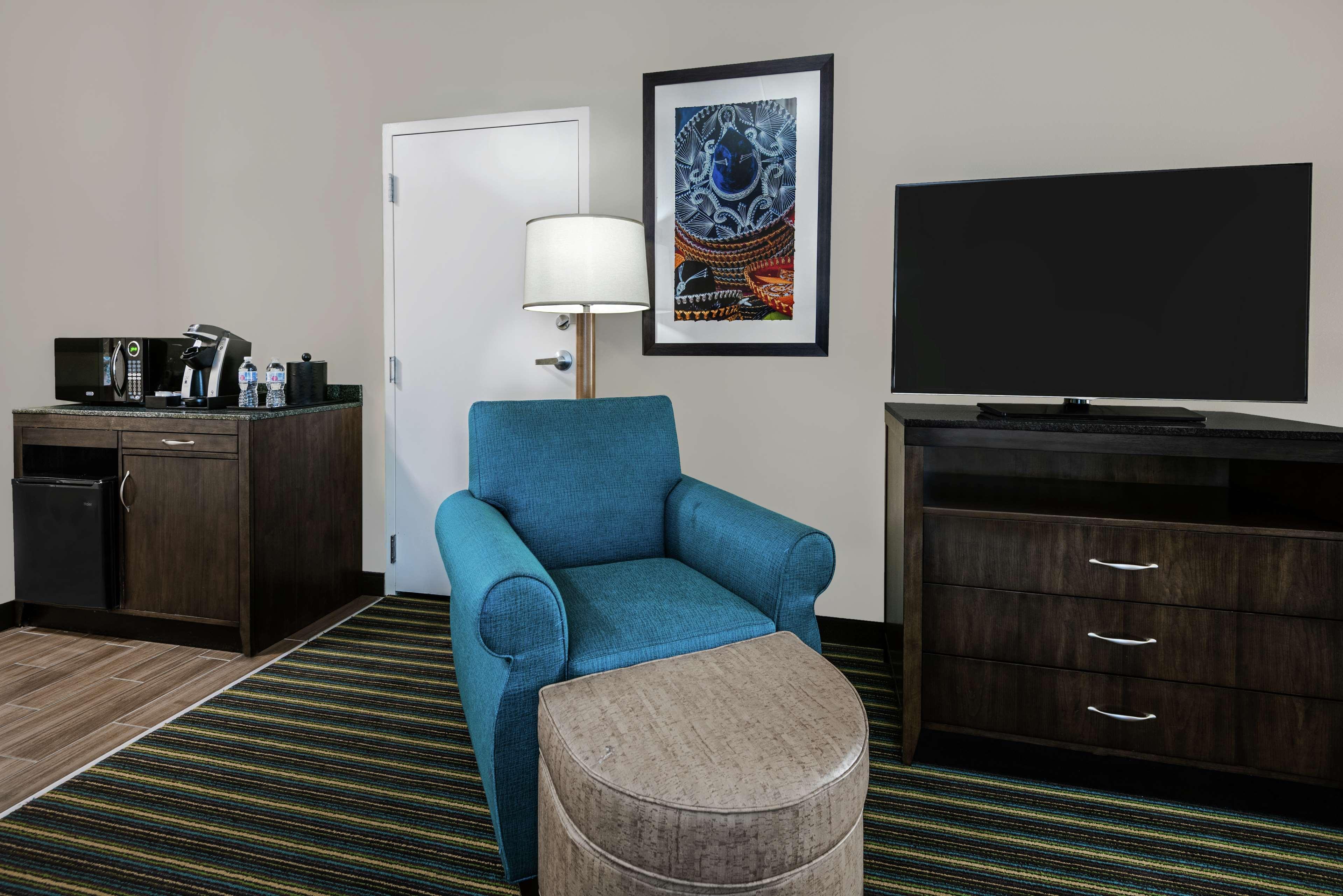 Hilton Garden Inn San Antonio/Rim Pass Drive Exterior photo