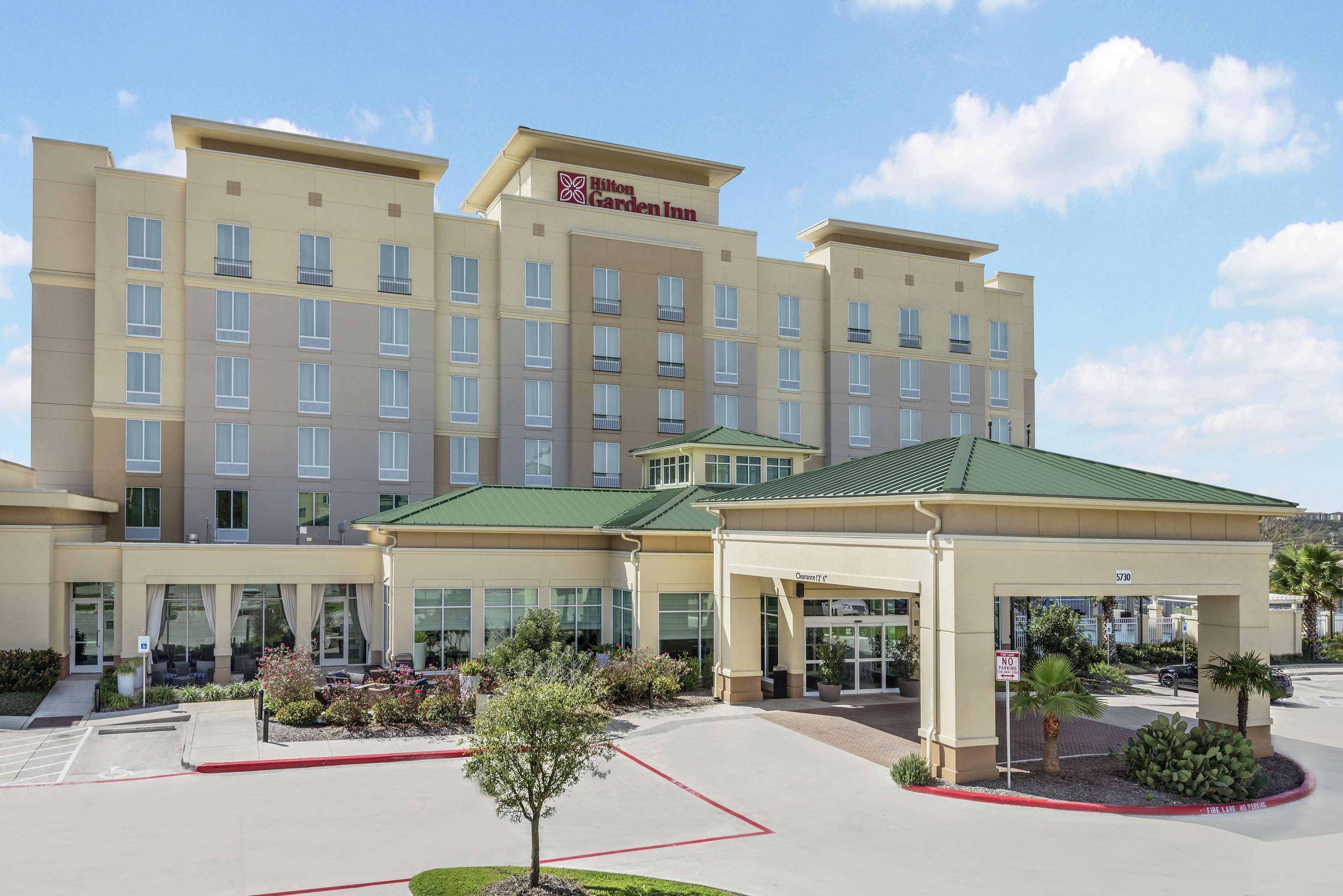 Hilton Garden Inn San Antonio/Rim Pass Drive Exterior photo
