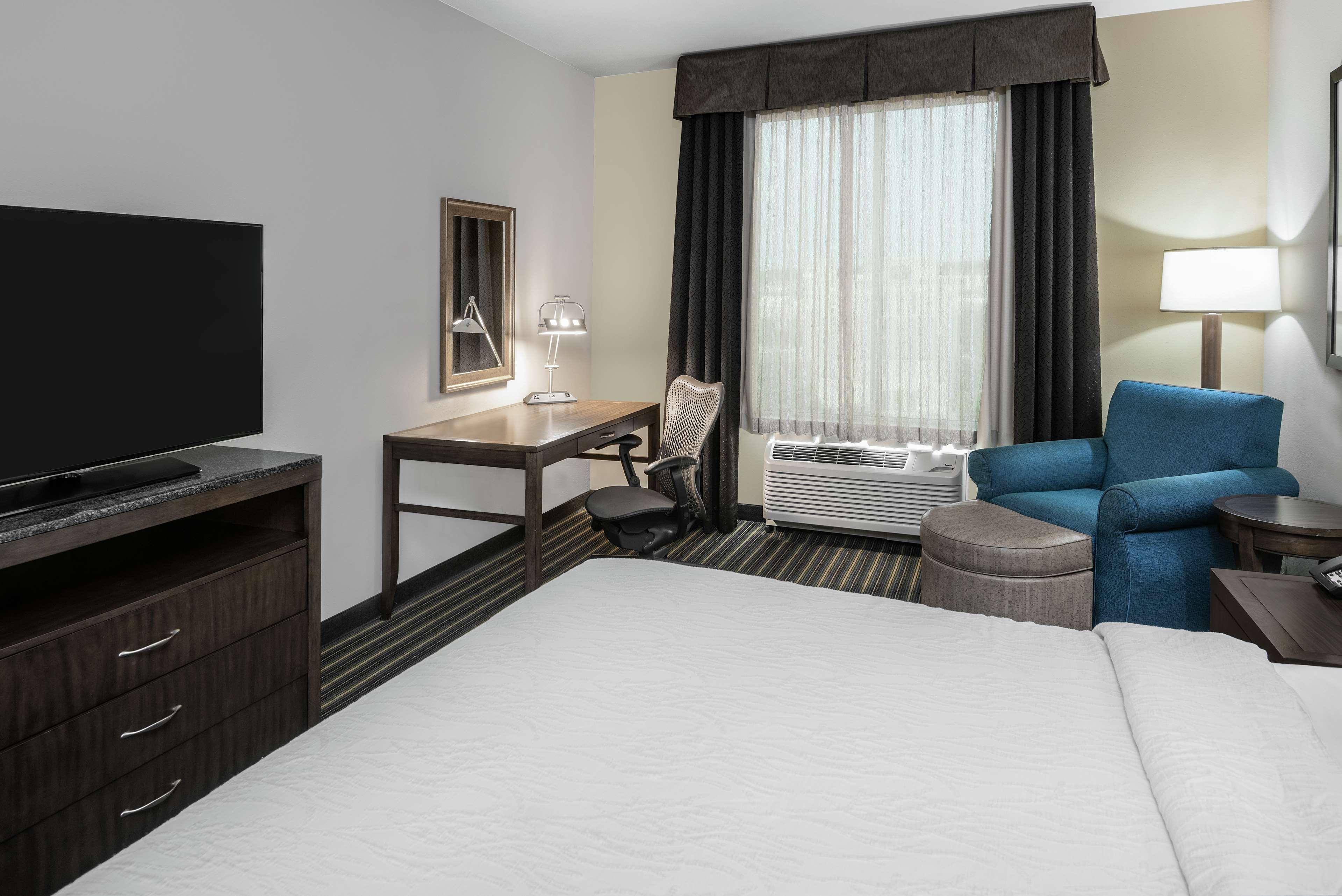 Hilton Garden Inn San Antonio/Rim Pass Drive Exterior photo