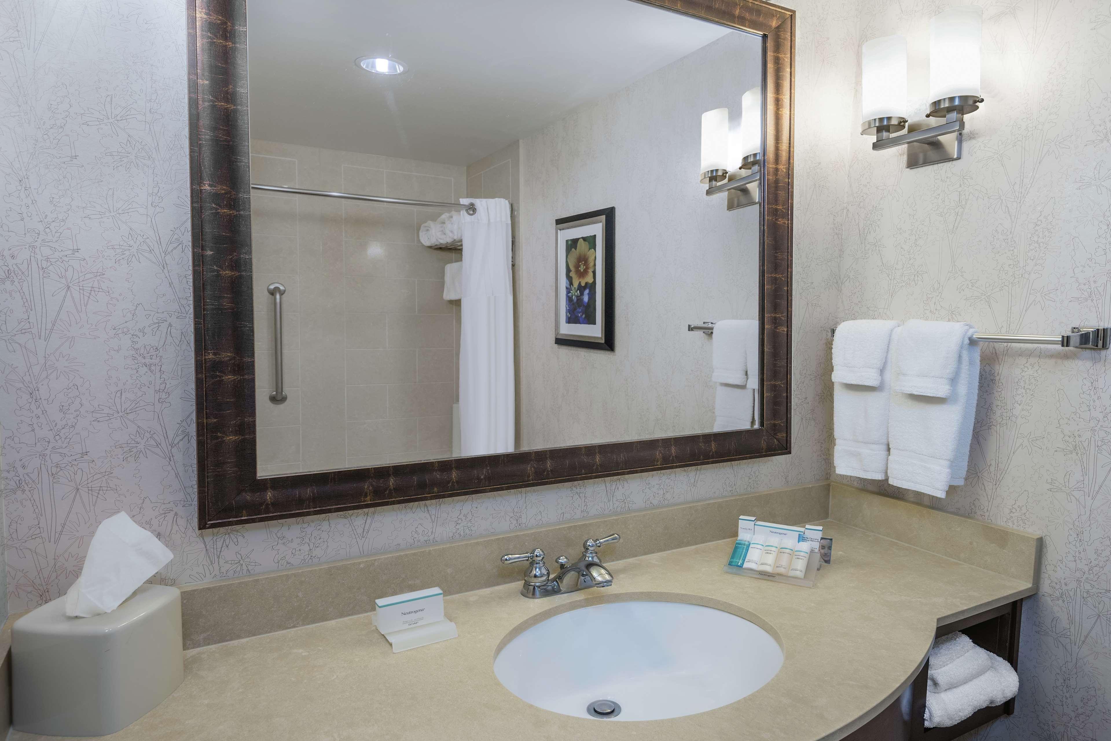 Hilton Garden Inn San Antonio/Rim Pass Drive Exterior photo