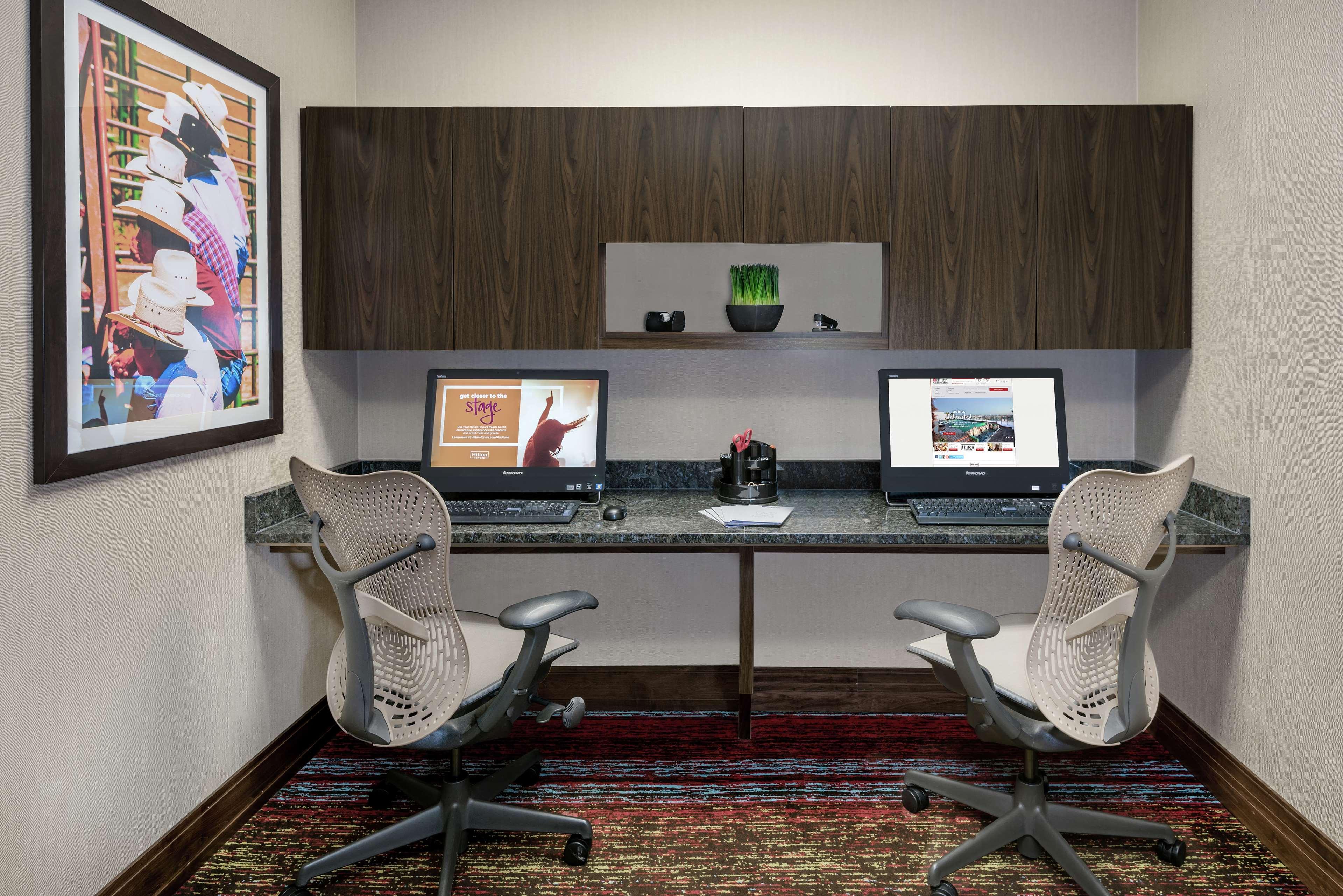 Hilton Garden Inn San Antonio/Rim Pass Drive Exterior photo
