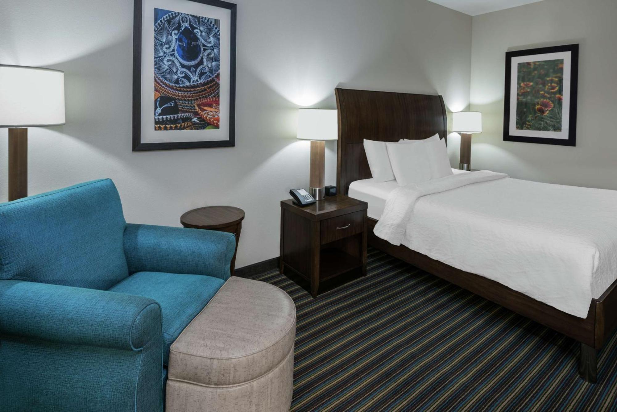 Hilton Garden Inn San Antonio/Rim Pass Drive Exterior photo