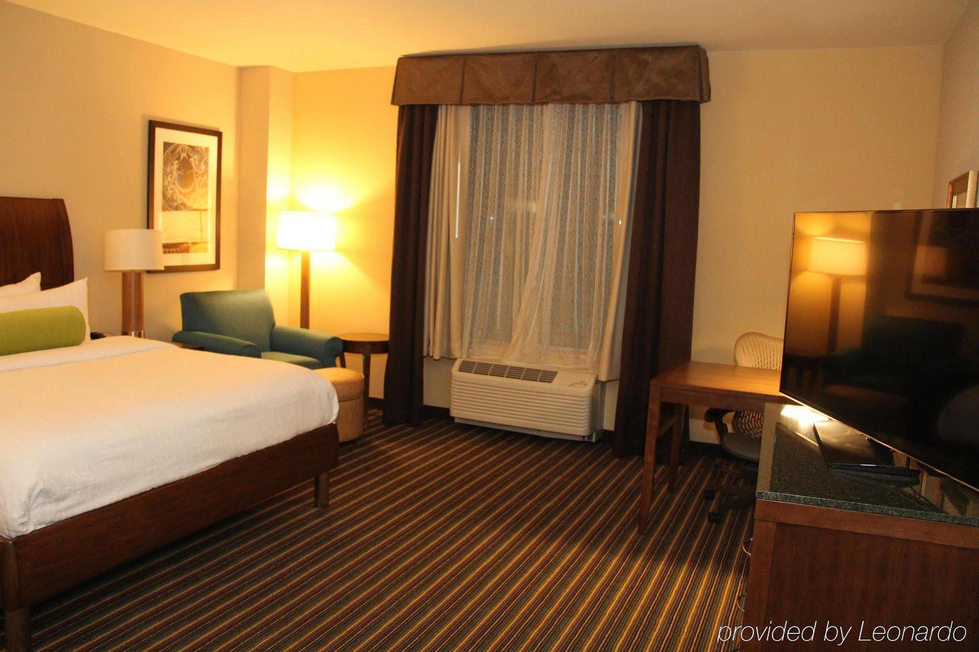 Hilton Garden Inn San Antonio/Rim Pass Drive Exterior photo