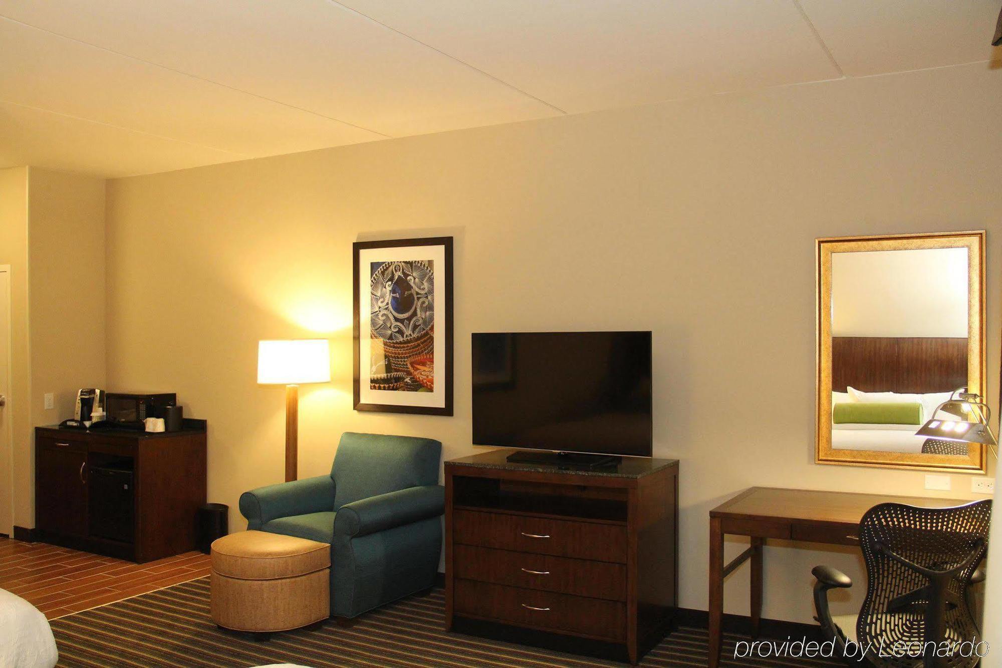 Hilton Garden Inn San Antonio/Rim Pass Drive Exterior photo